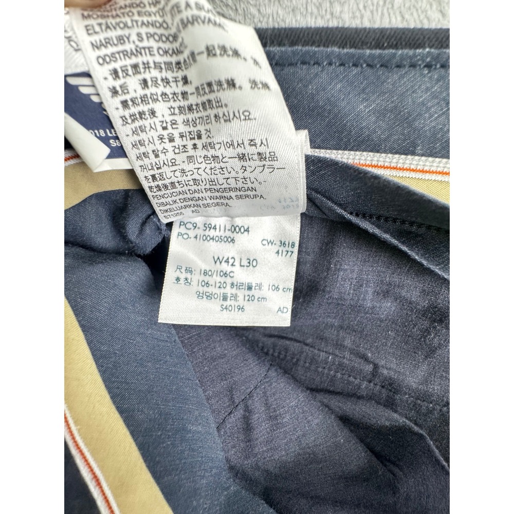 New Dockers Mens 42x30 Signature Khaki Pants Black Pleated Lux Stretch Classic - Picture 2 of 9